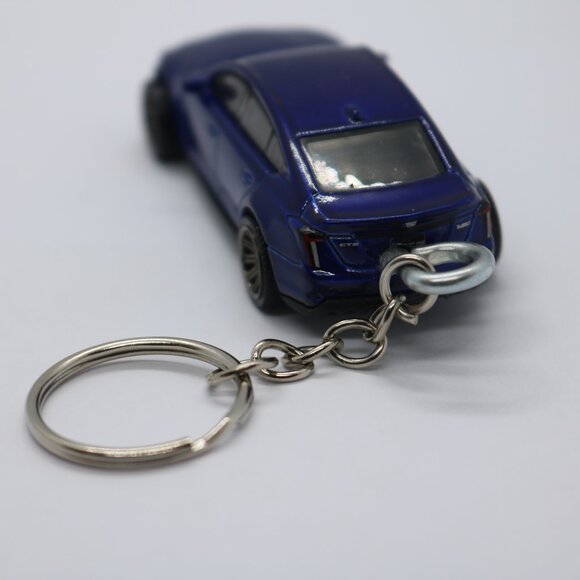 Matchbox blue caddy Custom keychain 1:64 scale - Picture 3 of 4